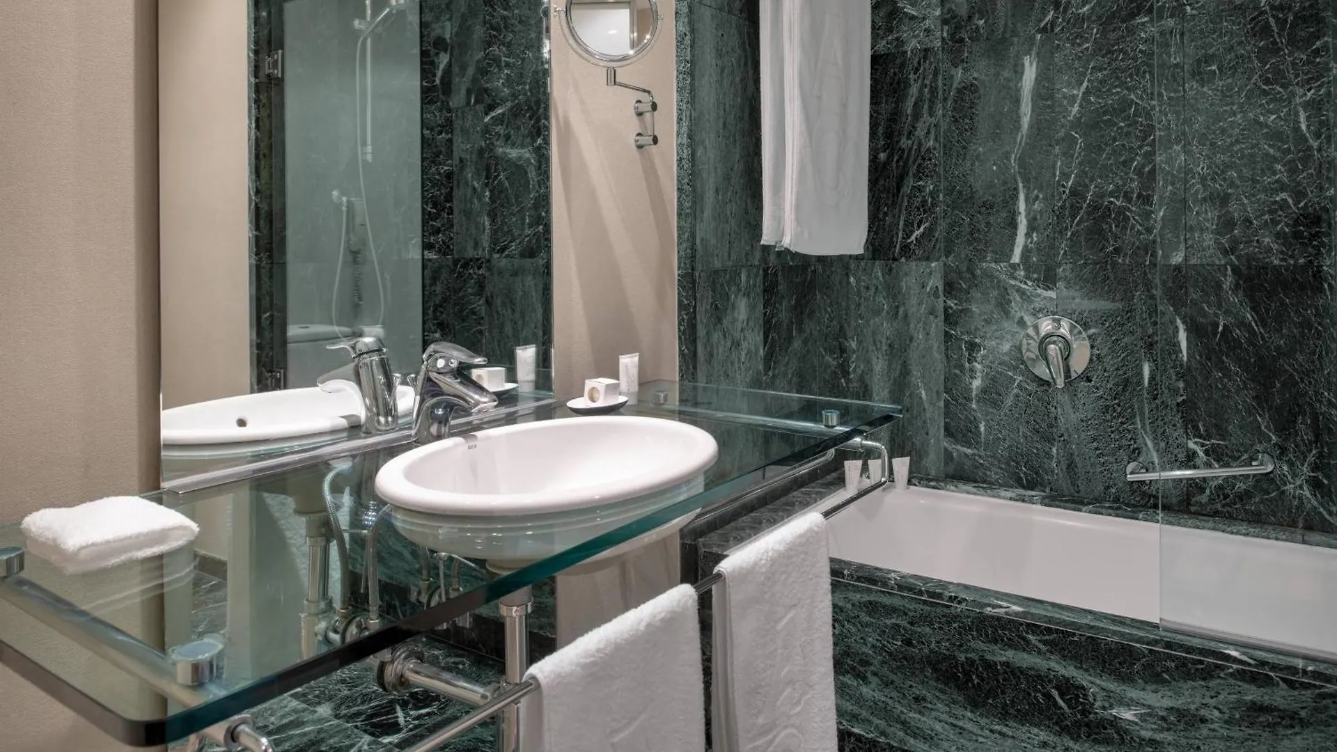 ****  AC Hotel Málaga Palacio by Marriott Spagna